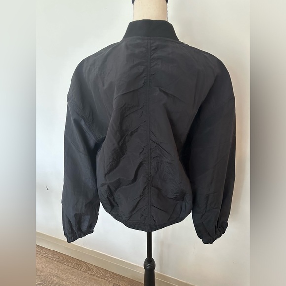 Old Navy quick dry  crop active jacket black zip front SZ L NWT - Picture 4 of 6